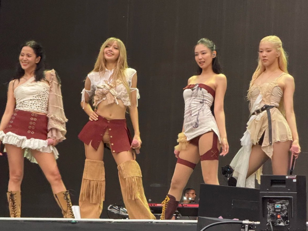 “Bayar Mahal Untuk Tengok Ni?” – Dah Nak 9 Tahun Debut, Netizen Kesal Tarian BLACKPINK Masih Tak Seragam